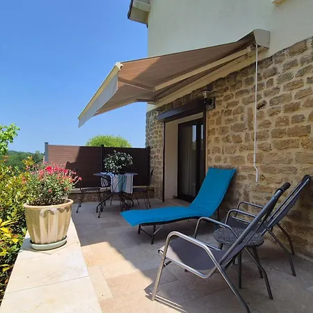 Caubesse Climatisé à Hébergement de vacances *