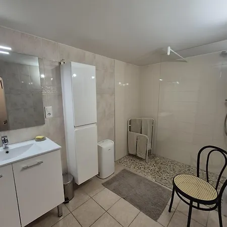 Caubesse Climatisé à Hébergement de vacances